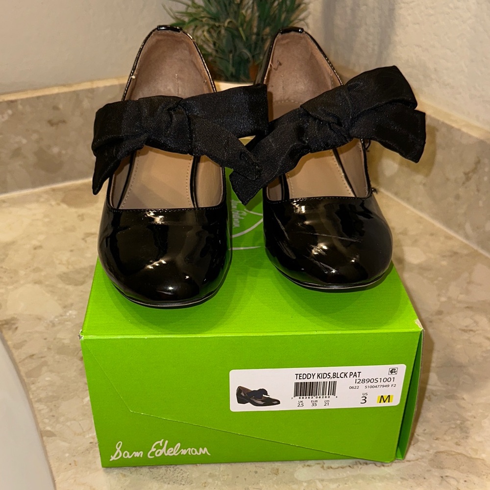 Sam Edelman young kids size 3 Black Patent Bow Mary Jane shoes